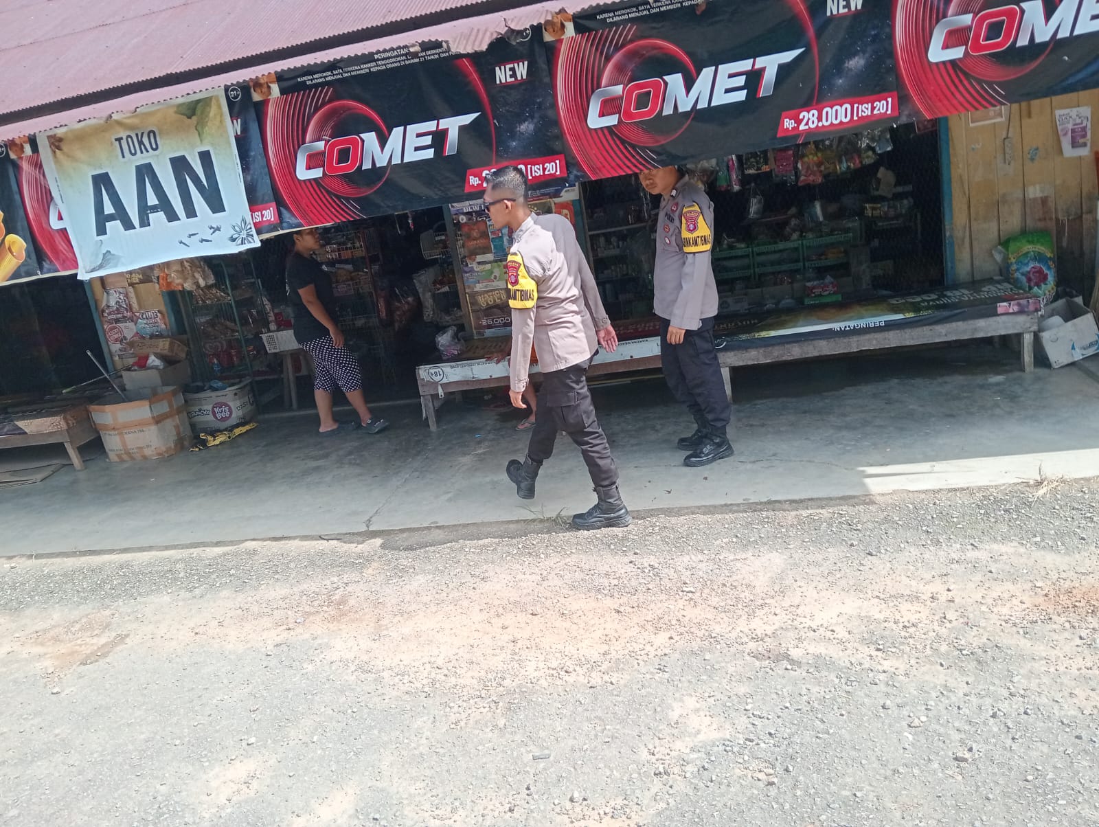 Polsek Delang sambangi pertokoan, sampaikan pesan kamtibmas kepada masyarakat