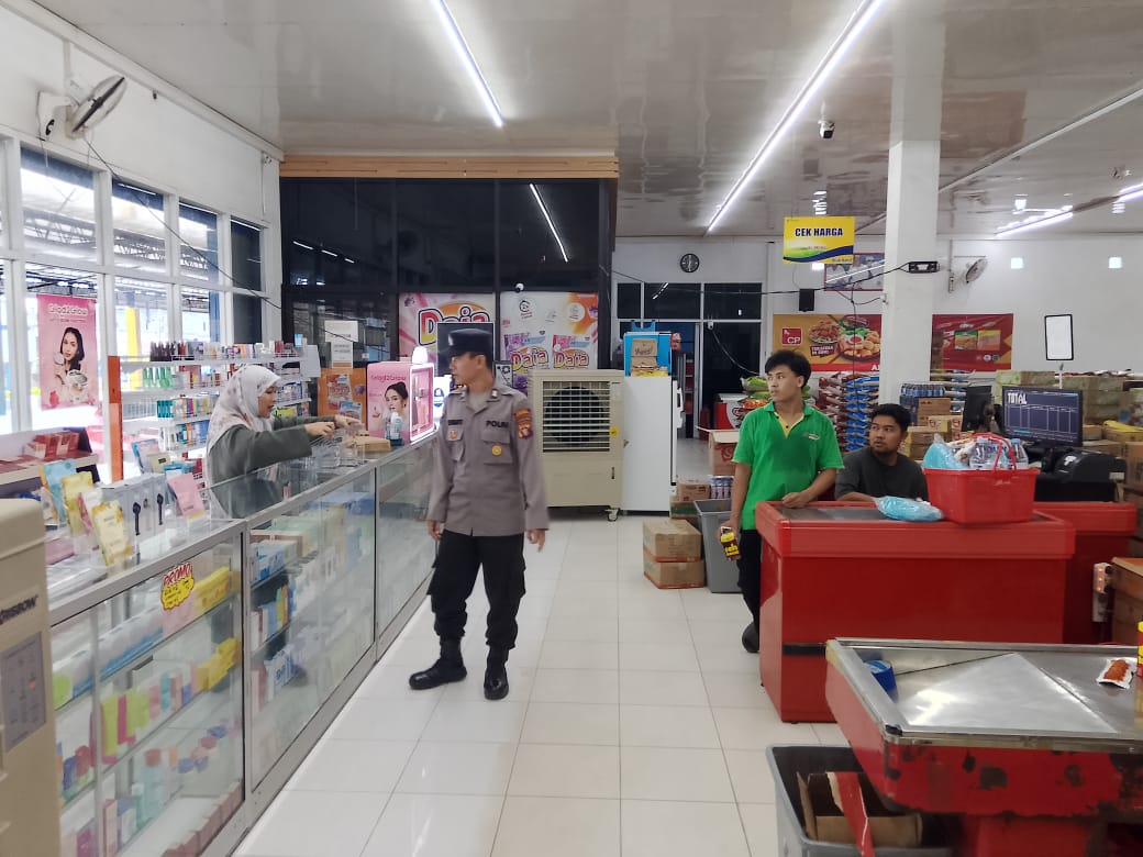 Polsek Bulik sambangi pertokoan, perkuat komunikasi dan jaga situasi kamtibmas