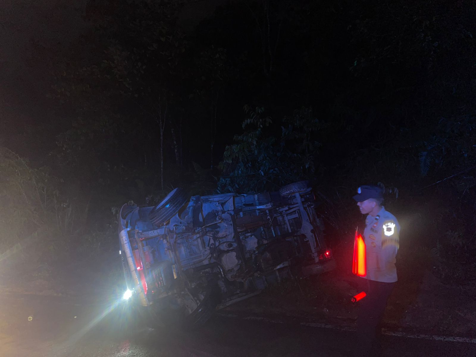 Polsek Delang bantu evakuasi korban laka lantas pada Jumat malam