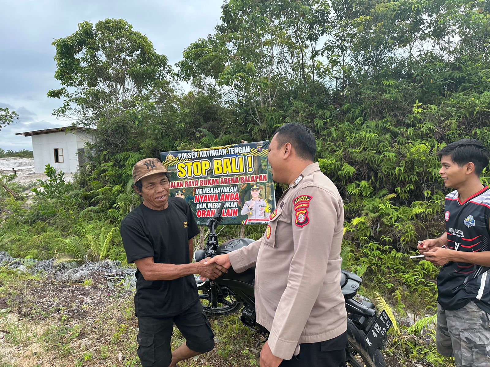 Perkuat Kamtibmas, Polsek Katingan Tengah Sambangi Warga