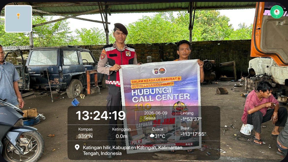 Personel Samapta Polres Katingan Sosialisasikan Call Center 110 Polri kepada Masyarakat Desa Hampalit olehPersonel Samapta Polres Katingan.
