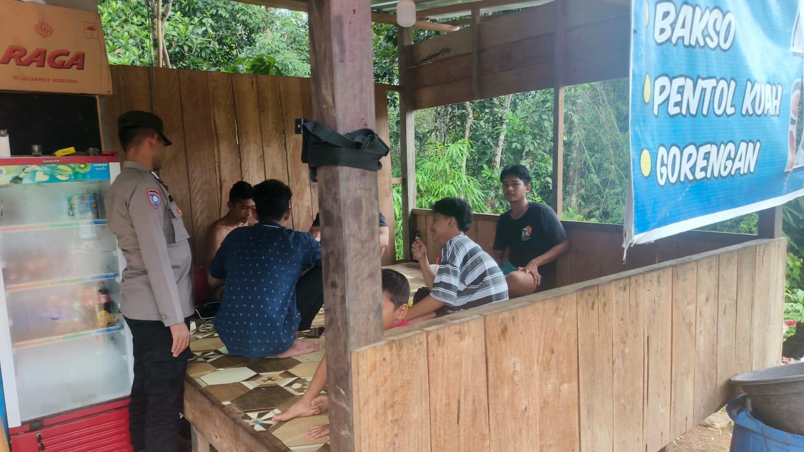 Bangun Kedekatan dengan Warga, Polsek Delang Ajak Masyarakat Berdialog Kamtibmas