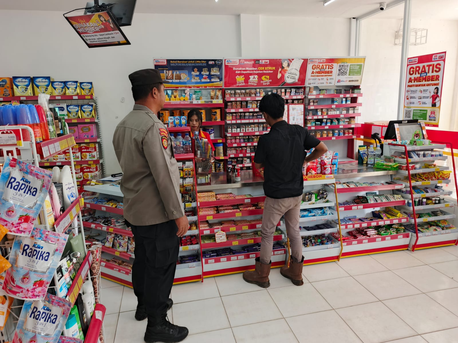Patroli Humanis di Kawasan Pertokoan, Polsek Bulik Jaga Kamtibmas Tetap Kondusif