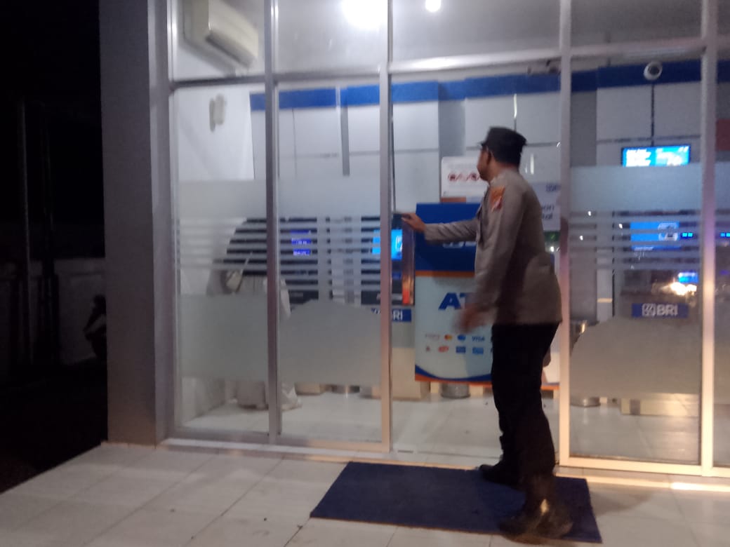 Perkuat Pengawasan di Jam Rawan, Polsek Bulik Patroli ATM
