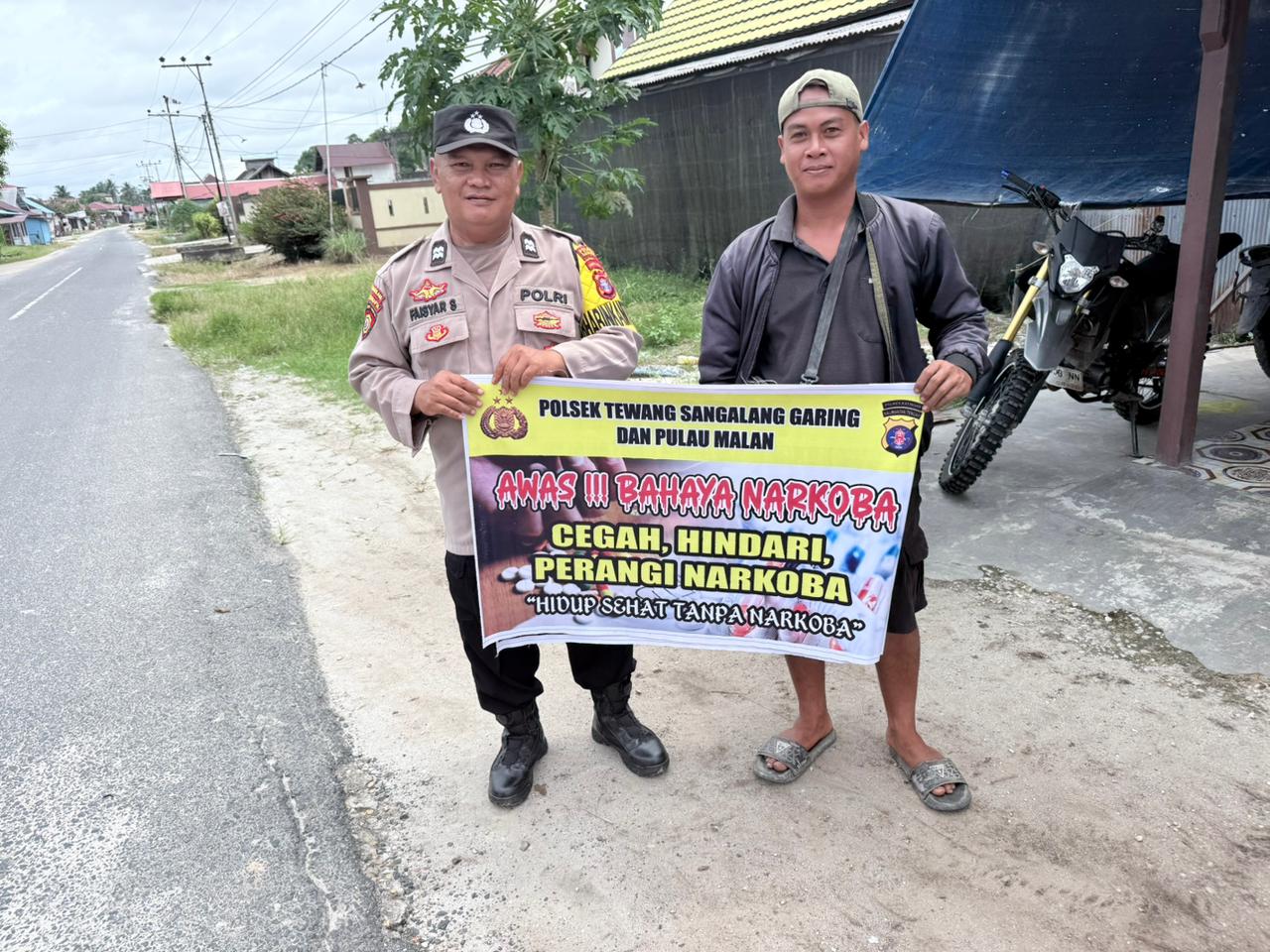 ‎Melalui Media Spanduk, Polsek Tewang Sangalang Garing dan Pulau Malan Imbau Warga Tidak Terjerumus  Penyalahgunaan Narkoba.