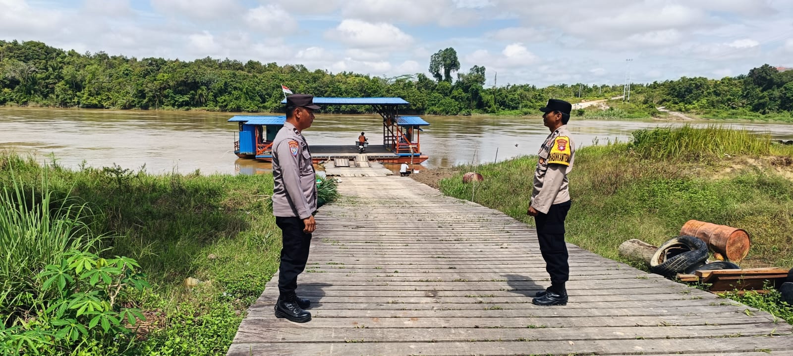 Dengan Patroli Dialogis, Polsek Tewang Sangalang Garing dan Pulau Malan Berikan Rasa Aman Kepada Masyarakat